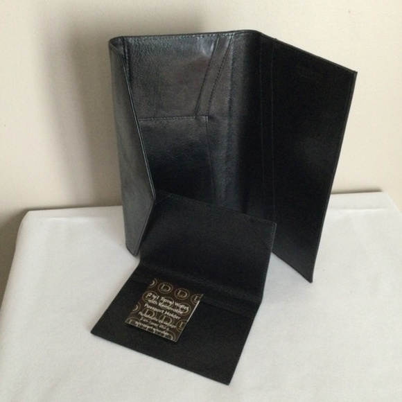 Leather Danier 2 in 1 Travel Wallet with Removable Passport Holder - Picture 3 of 6